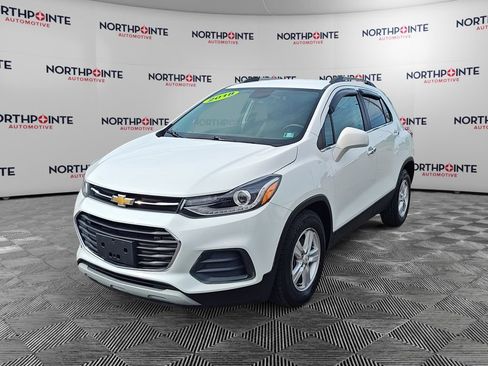 Used 2018 Chevrolet Trax LT w/ LT Convenience Package FWD image 2