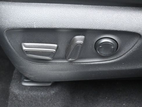 Used 2020 Toyota Highlander Limited image 10