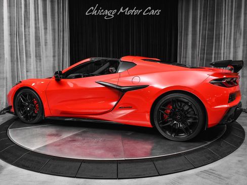 Used 2024 Chevrolet Corvette Z06 w/ Z07 Performance Package RWD image 3