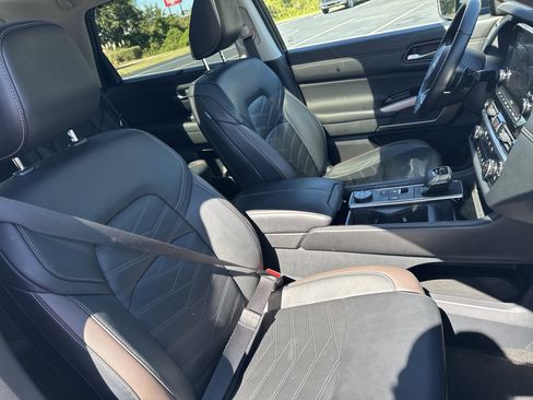 Used 2023 Nissan Pathfinder Platinum image 37