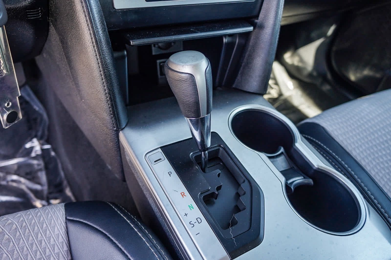 Used 2014 Toyota Camry SE FWD image 22