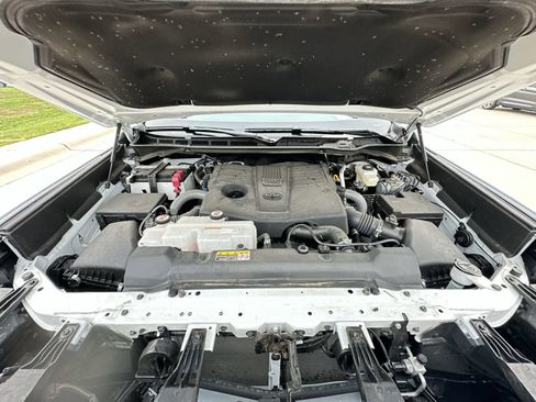 Used 2025 Toyota Tundra Limited AWD/4WD image 19