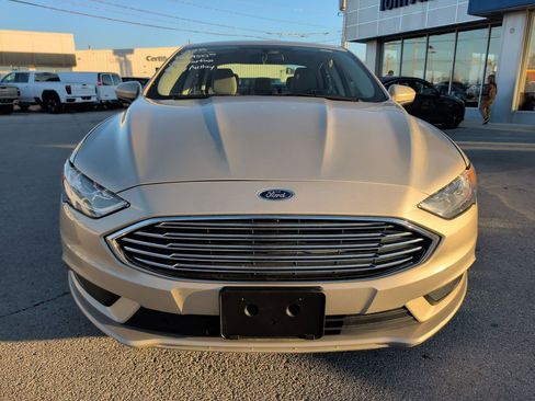 Used 2018 Ford Fusion S image 2