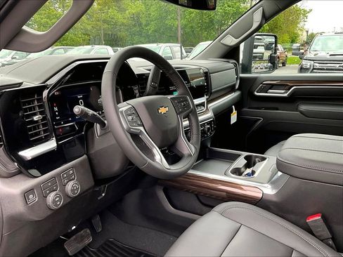 New 2026 Chevrolet Silverado 2500 LT w/ Z71 Chrome Sport Edition AWD/4WD image 9