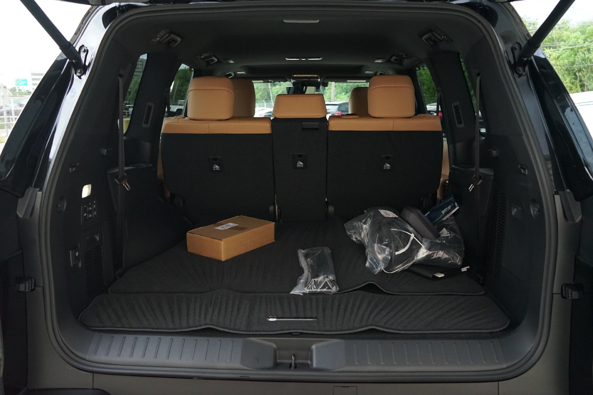 Used 2026 Lexus LX 600 4WD w/ Luxury Package image 36