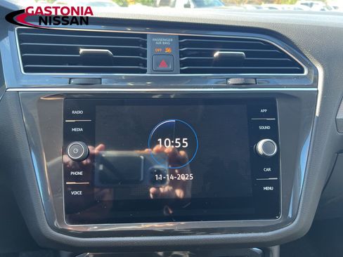 Used 2023 Volkswagen Tiguan SE image 41