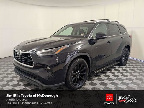Used 2022 Toyota Highlander XLE FWD image 1