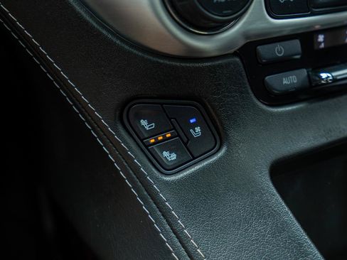 Used 2019 GMC Yukon XL SLT AWD/4WD image 32