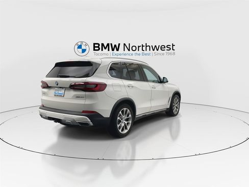 Used 2022 BMW X5 xDrive40i w/ Premium Package image 3