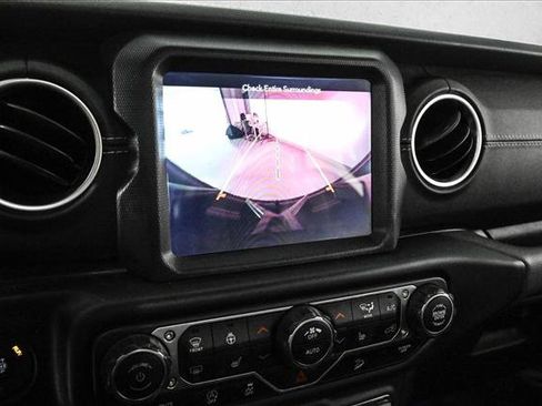 Used 2020 Jeep Wrangler Unlimited Sahara image 14