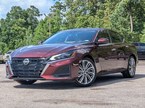 Used 2025 Nissan Altima 2.5 SL FWD image 4