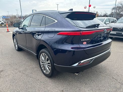 Used 2024 Toyota Venza XLE image 5