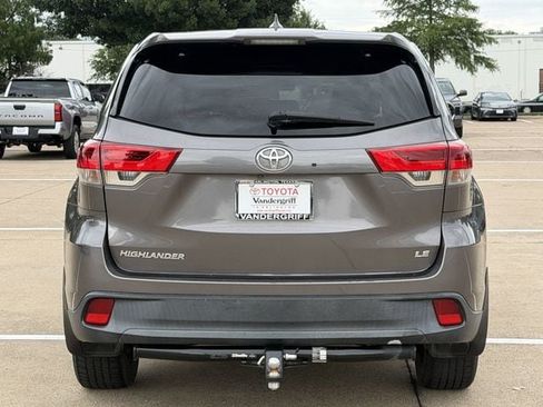 Used 2018 Toyota Highlander Plus FWD image 5