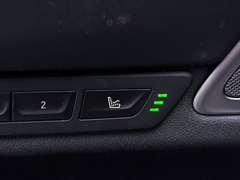 Used 2022 BMW 750i xDrive w/ Luxury Rear Seating Package image 9