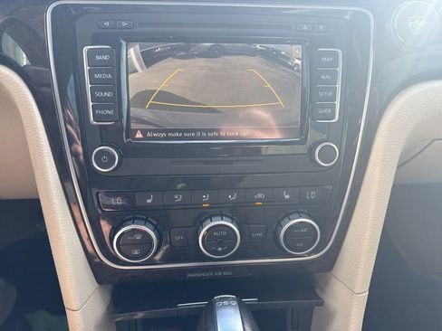 Used 2015 Volkswagen Passat TDI SEL Premium image 21