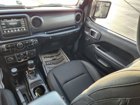 Used 2022 Jeep Wrangler Unlimited Sport image 16