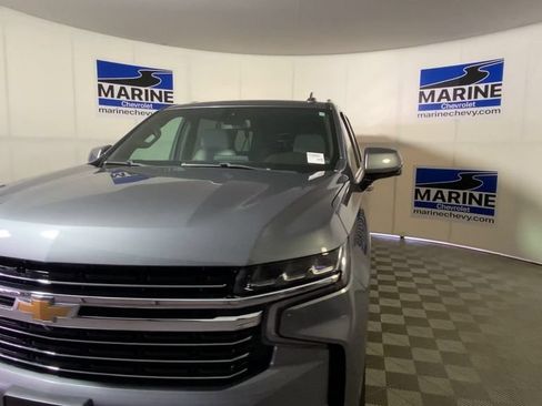 Used 2022 Chevrolet Suburban LT w/ Luxury Package AWD/4WD image 5