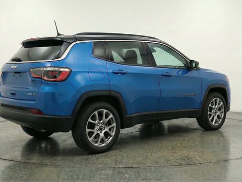 Used 2025 Jeep Compass Limited AWD/4WD image 9
