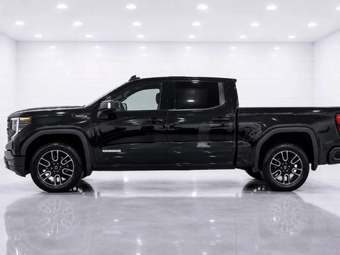 Used 2024 GMC Sierra 1500 Elevation AWD/4WD image 2