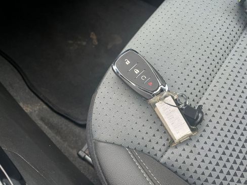Used 2025 Chevrolet Trax LT FWD image 21