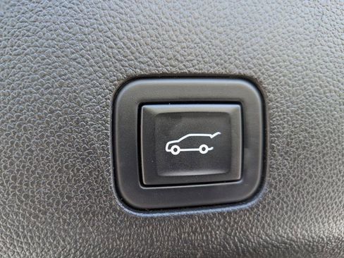 Used 2023 Chevrolet Suburban Premier AWD/4WD image 8