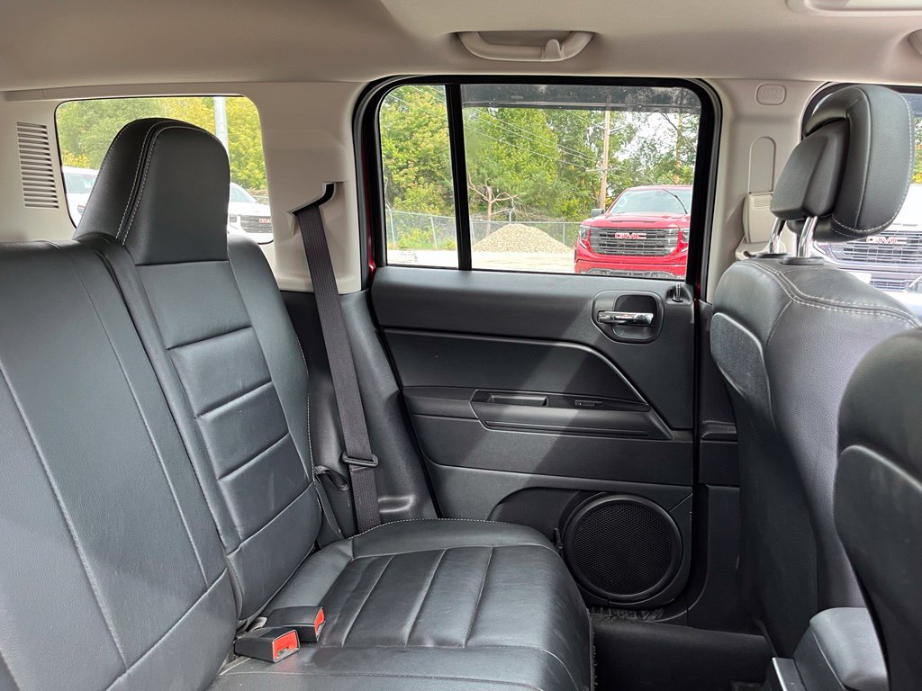 Used 2017 Jeep Patriot High Altitude AWD/4WD image 36