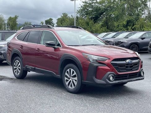 Certified 2025 Subaru Outback Premium AWD/4WD image 1