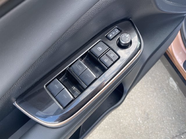 Used 2025 Toyota Crown Signia AWD/4WD image 21