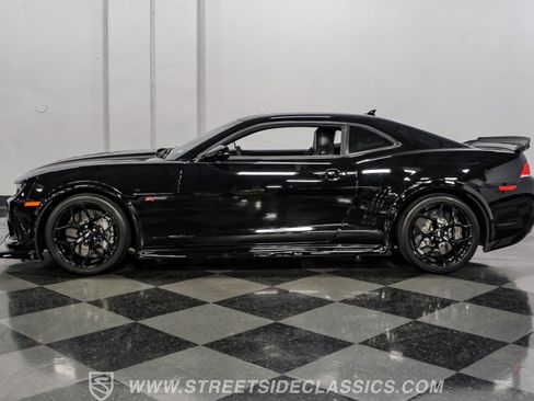 Used 2015 Chevrolet Camaro Z/28 RWD image 2