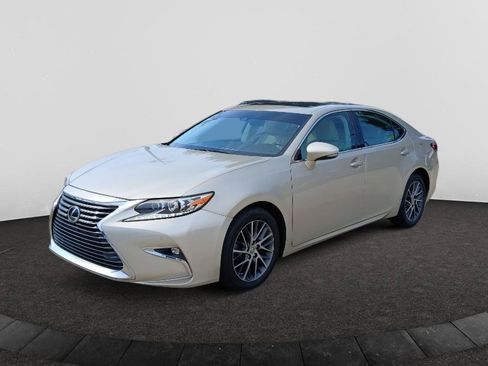 Used 2016 Lexus ES 350 w/ Luxury Package w/Wood Trim FWD image 3
