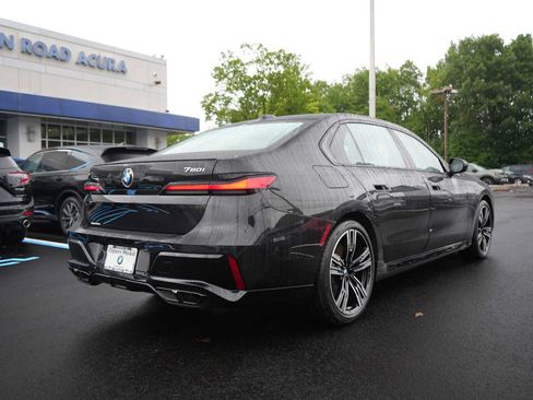 Used 2024 BMW 760i xDrive w/ Executive Package AWD/4WD image 7
