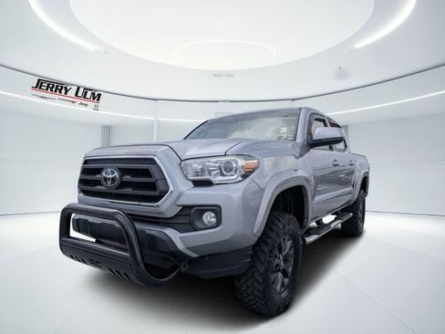 Used 2020 Toyota Tacoma SR5 w/ SR5 Appearance Package (SM) RWD image 6