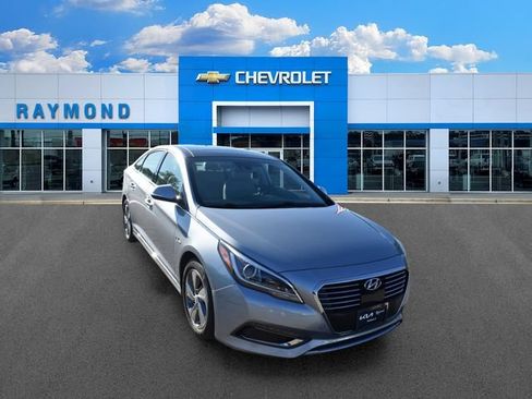 Used 2016 Hyundai Sonata Limited w/ Option Group 02 FWD image 9