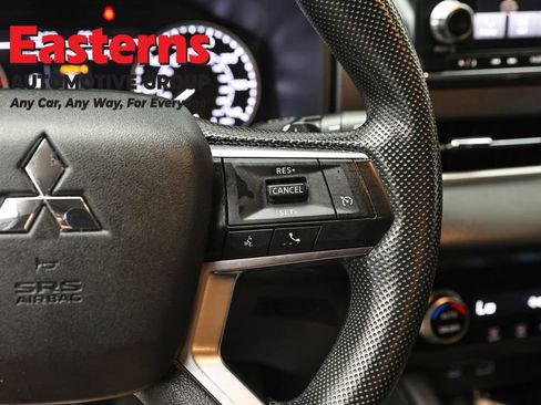 Used 2024 Mitsubishi Outlander ES AWD/4WD image 16