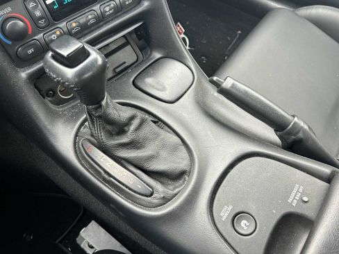 Used 2001 Chevrolet Corvette Convertible w/ Preferred Equipment Group2 image 14