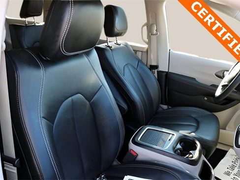 Used 2024 Chrysler Pacifica Select image 21