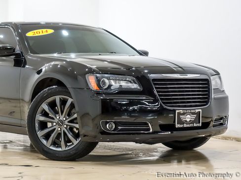 Used 2014 Chrysler 300 S image 2