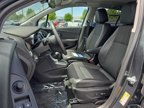 Used 2019 Chevrolet Trax LT w/ LT Convenience Package AWD/4WD image 14