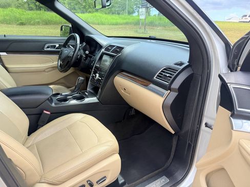 Used 2017 Ford Explorer Limited FWD image 17