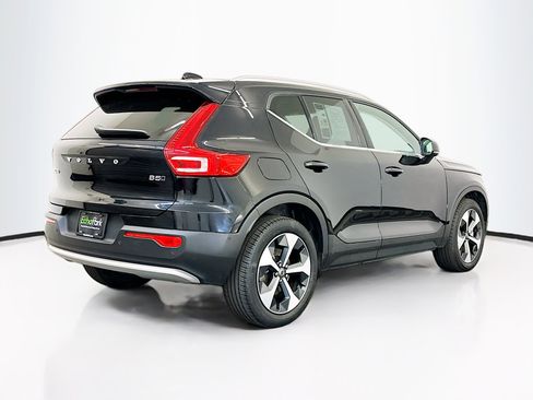 Used 2025 Volvo XC40 B5 Plus image 9