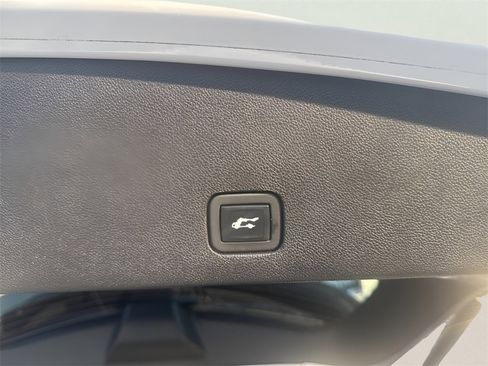 Used 2021 Cadillac XT6 Premium Luxury image 15