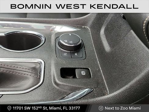 Used 2023 Chevrolet Traverse Premier image 21