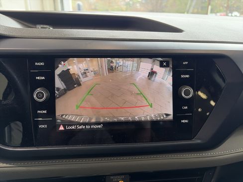 Certified 2024 Volkswagen Taos SE image 41