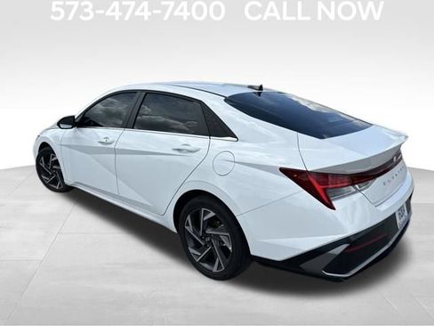 Used 2025 Hyundai Elantra SEL FWD image 11