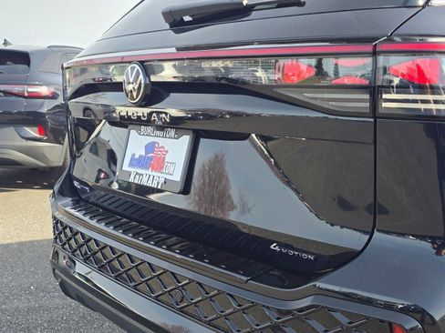 New 2026 Volkswagen Tiguan SEL R-Line AWD/4WD image 17