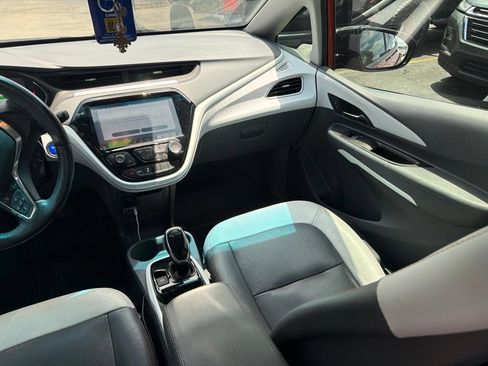 Used 2020 Chevrolet Bolt Premier w/ Infotainment Package FWD image 9