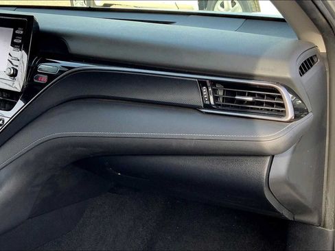 Used 2022 Toyota Camry SE FWD image 18