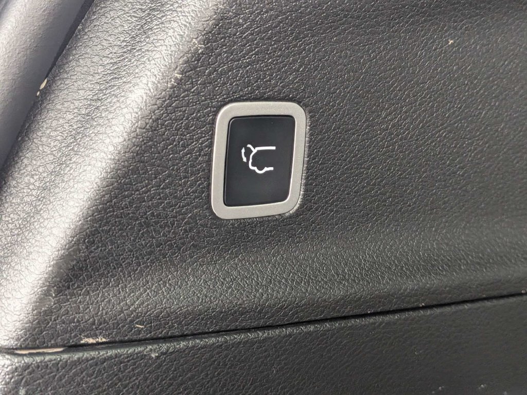 Used 2025 Chrysler Pacifica Select FWD image 12