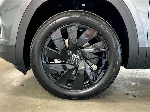 New 2025 Volkswagen Atlas SE image 14