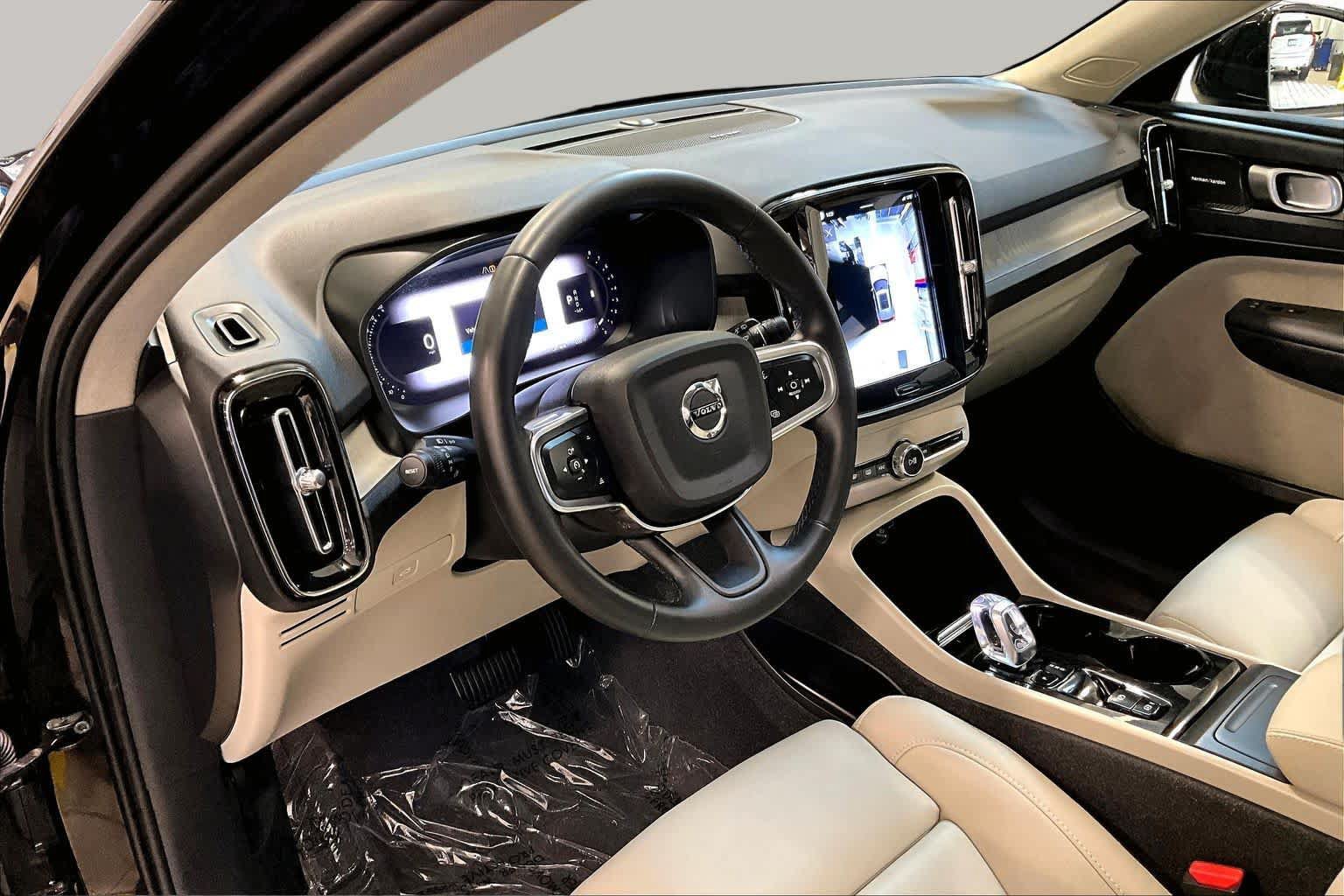 Certified 2024 Volvo XC40 B5 Plus w/ Climate Package AWD/4WD image 17